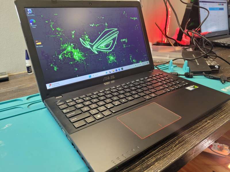 ASUS FX550VX*i7-6700HQ*8GB RAM*BARRACUDA 250GB SSD*NVIDIA GTX950M