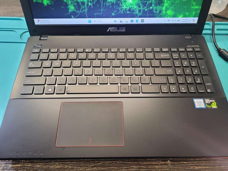 ASUS FX550VX*i7-6700HQ*8GB RAM*BARRACUDA 250GB SSD*NVIDIA GTX950M
