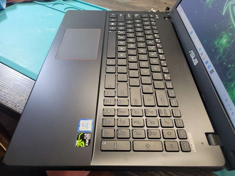 ASUS FX550VX*i7-6700HQ*8GB RAM*BARRACUDA 250GB SSD*NVIDIA GTX950M