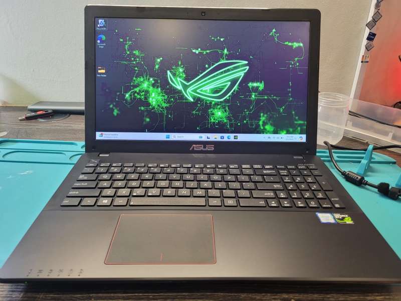 ASUS FX550VX*i7-6700HQ*8GB RAM*BARRACUDA 250GB SSD*NVIDIA GTX950M