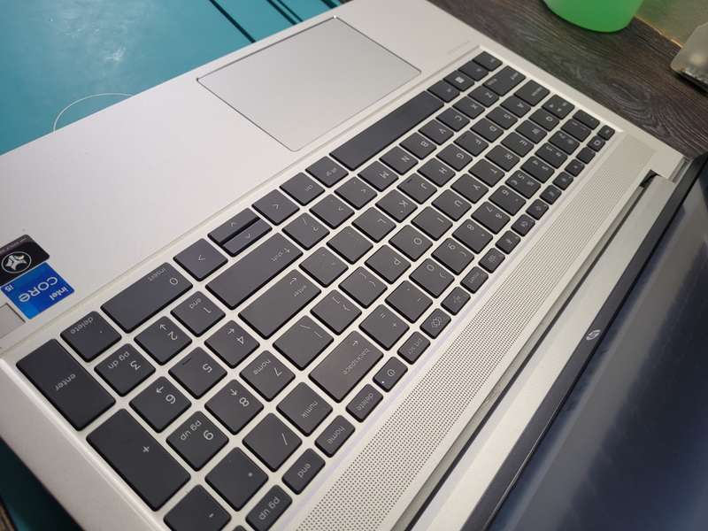 *HP PROBOOK 450 G9*i5-1235U*8GB DDR4*512GB SSD*FHD*BACKLIT*10 CORES*