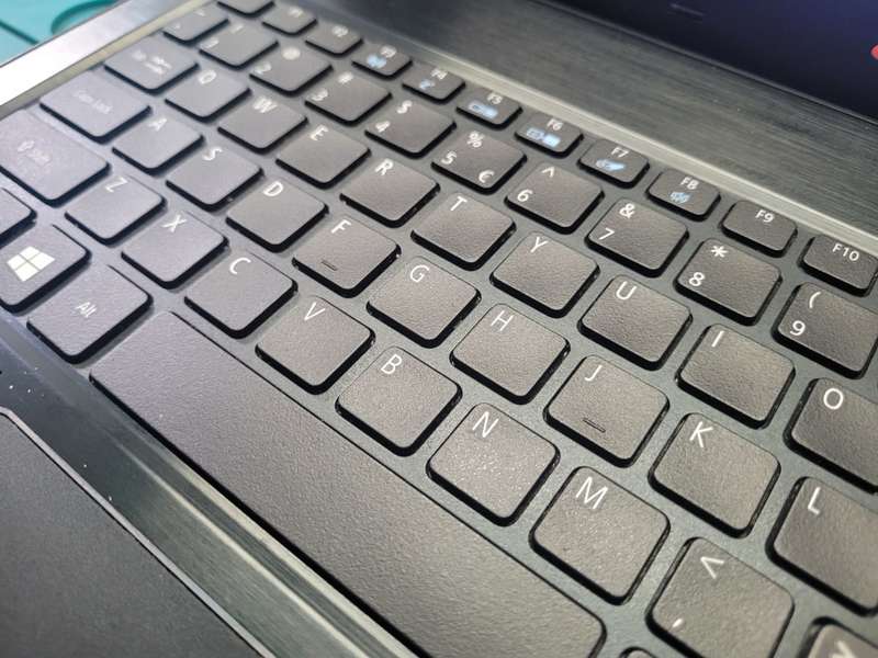 VERY FAST!*BEAST SPEC!*ACER TRAVELMATE TPM259*i7-6500u*16GB DDR4*SAMSUNG 500GB SSD*