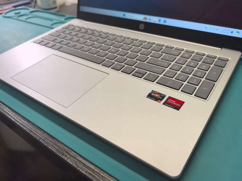 13TH GEN*HP NOTEBOOK 15*RYZEN 5-7520U*8GB DDR4*512GB SSD*FHD