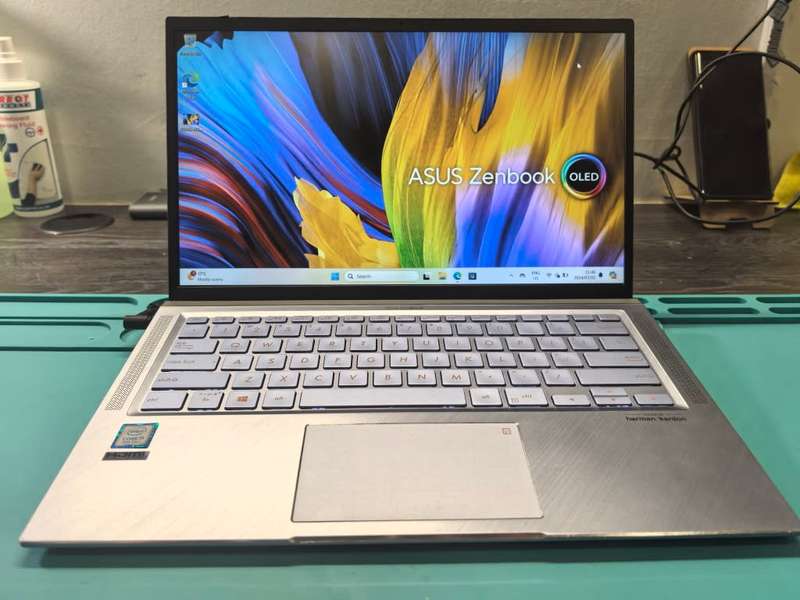 ASUS ZENBOOK 14 U431F*i5-8265U*8GB DDR4*512GB SSD*FHD*NANOEDGE*