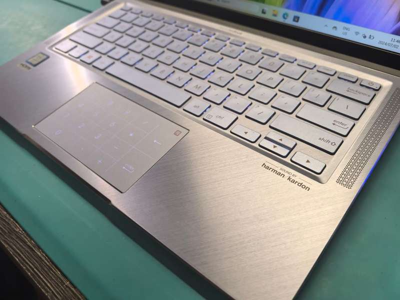 ASUS ZENBOOK 14 U431F*i5-8265U*8GB DDR4*512GB SSD*FHD*NANOEDGE*