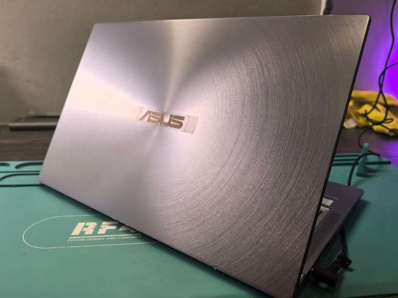 ASUS ZENBOOK 14 U431F*i5-8265U*8GB DDR4*512GB SSD*FHD*NANOEDGE*