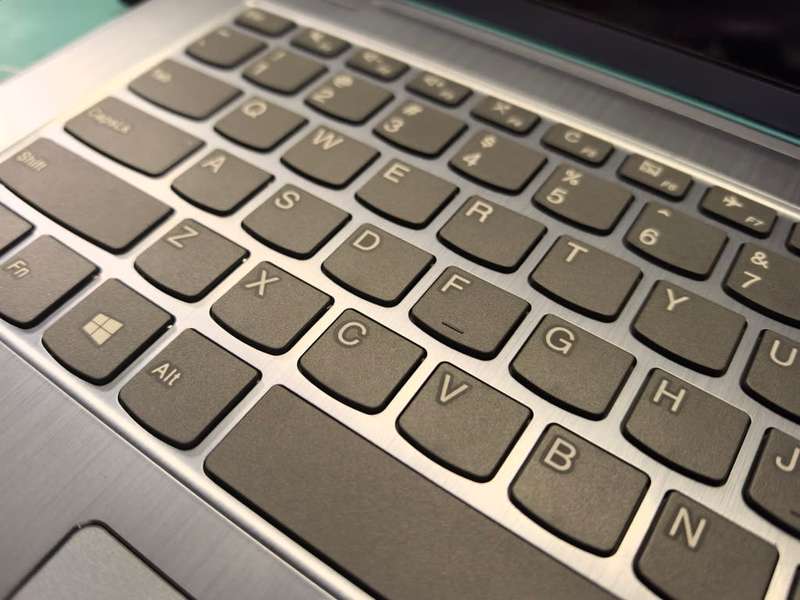 FAST AND VERSATILE!*LENOVO YOGA 530*i5-8250U*TOUCHREEN*8GB DDR4*256GB NVME*FHD*UHD 620