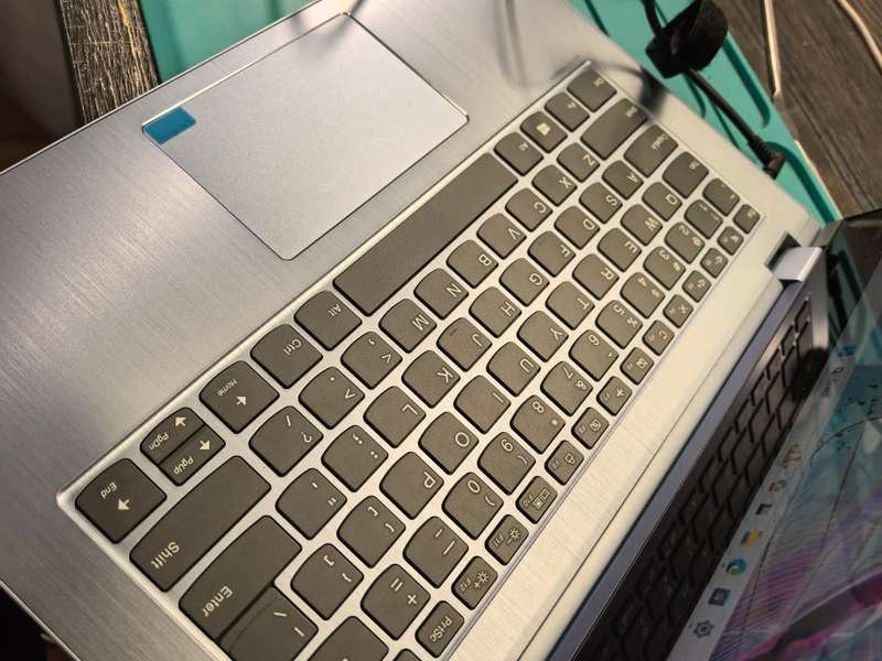 FAST AND VERSATILE!*LENOVO YOGA 530*i5-8250U*TOUCHREEN*8GB DDR4*256GB NVME*FHD*UHD 620