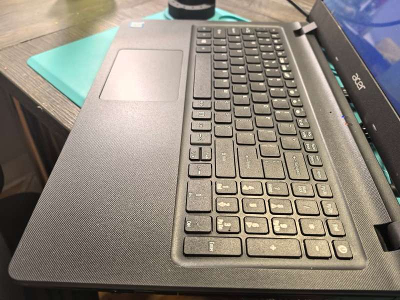 ACER EX2540-i3-6006U-8GB DDR4 RAM-240GB SSD-HD-DVD