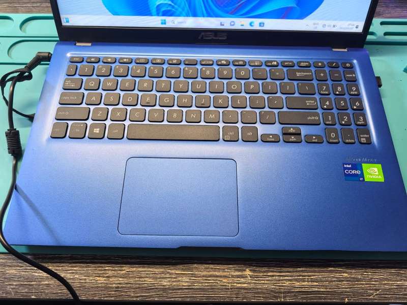 11TH GEN I7-ASUS VIVOBOOK X515EP*i7-1165G7*8GB DDR4*1000GB SSD*HD*NVIDIA GRAPHICS