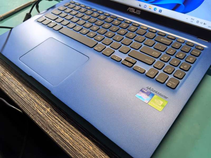 11TH GEN I7-ASUS VIVOBOOK X515EP*i7-1165G7*8GB DDR4*1000GB SSD*HD*NVIDIA GRAPHICS