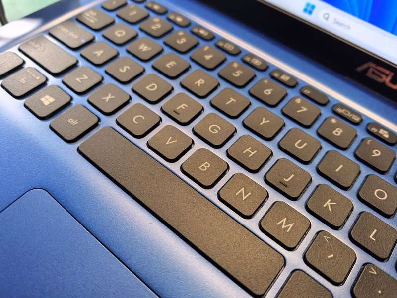 11TH GEN I7-ASUS VIVOBOOK X515EP*i7-1165G7*8GB DDR4*1000GB SSD*HD*NVIDIA GRAPHICS