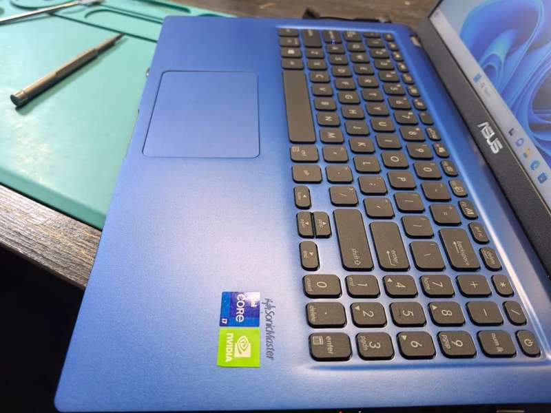11TH GEN I7-ASUS VIVOBOOK X515EP*i7-1165G7*8GB DDR4*1000GB SSD*HD*NVIDIA GRAPHICS