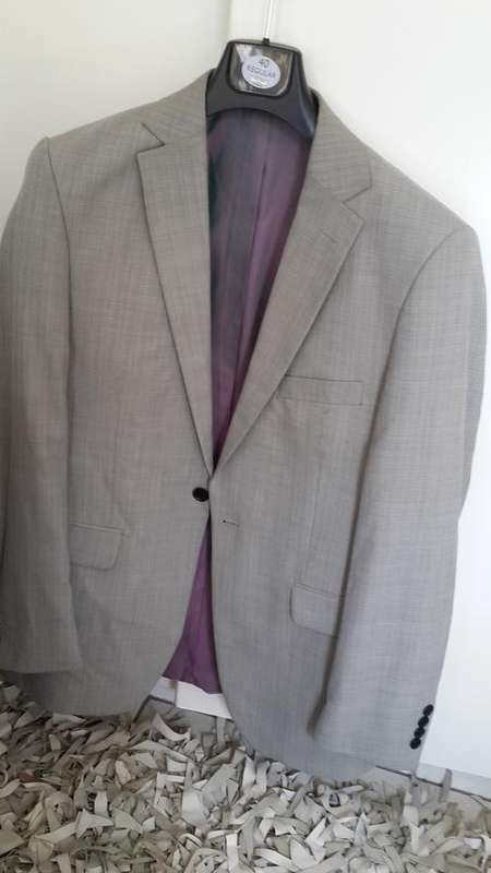 CIGNAL Collection Grey Suit *BRAND NEW*WITH TAGS*