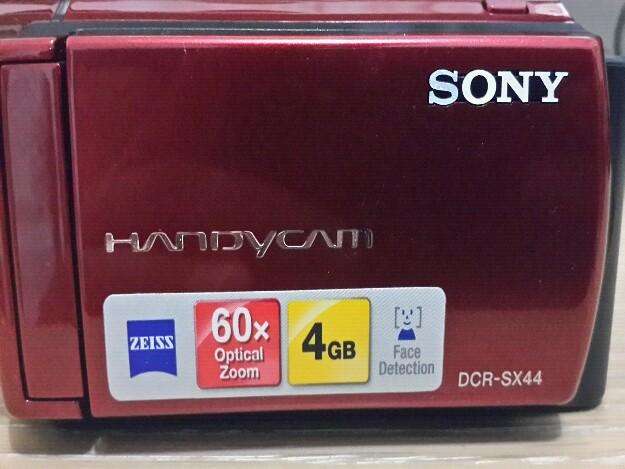 SONY DCR SX44 - PRACTICALLY NEW