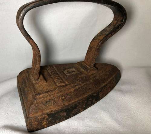 ANTIQUE FALKIRK SAD IRON NO 4