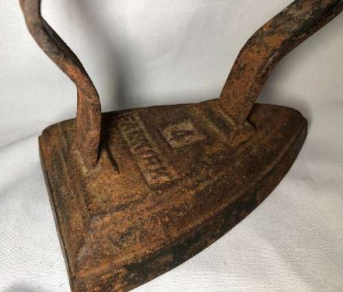ANTIQUE FALKIRK SAD IRON NO 4