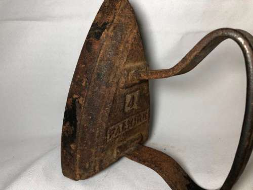 ANTIQUE FALKIRK SAD IRON NO 4