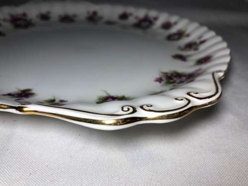 ROYAL ALBERT  SWEET VIOLETS - SANDWICH SERVER PLATE - NEAR PERFECT CONDITION