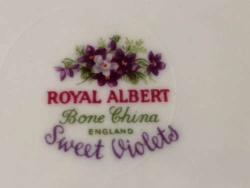 ROYAL ALBERT  SWEET VIOLETS - SANDWICH SERVER PLATE - NEAR PERFECT CONDITION