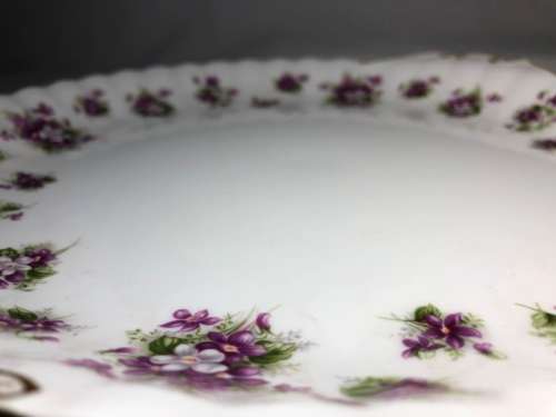 ROYAL ALBERT  SWEET VIOLETS - SANDWICH SERVER PLATE - NEAR PERFECT CONDITION