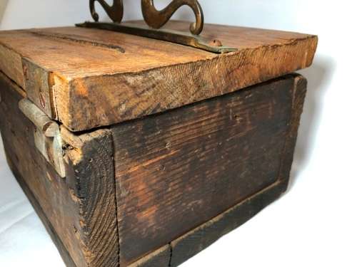 SMALL ANTIQUE TOOL BOX MADE FROM OAKWOOD WITH LARGE BRASS HANDLE - UNIQUE DISPLAY PIECE
