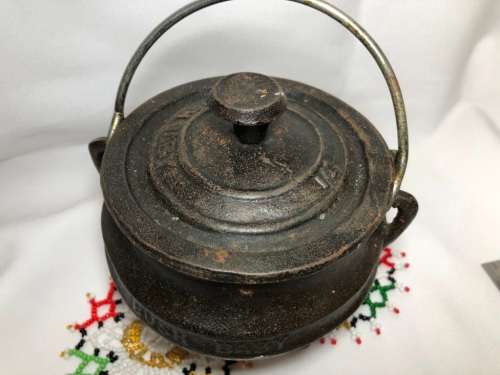 2 X CAST IRON POTJIES 1/4
