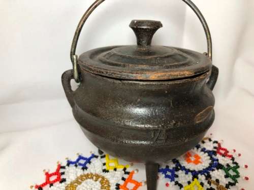 2 X CAST IRON POTJIES 1/4