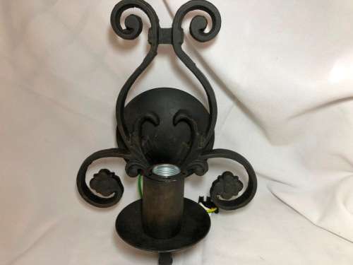 ANTIQUE LOOK CAST IRON WALL LIGHT