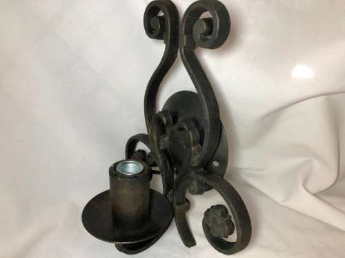 ANTIQUE LOOK CAST IRON WALL LIGHT