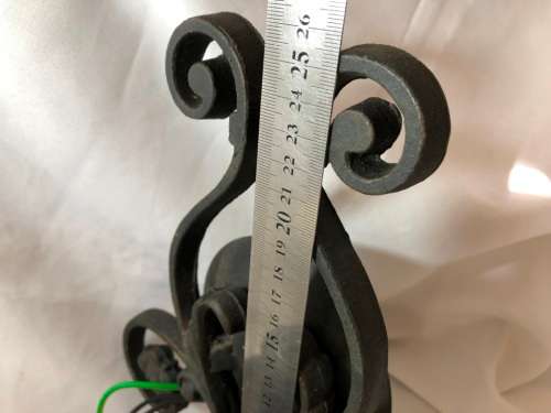 ANTIQUE LOOK CAST IRON WALL LIGHT