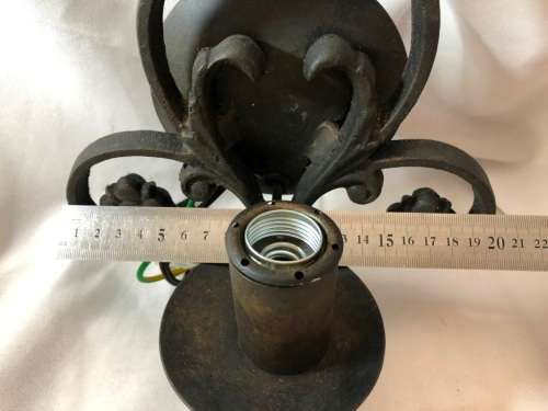 ANTIQUE LOOK CAST IRON WALL LIGHT