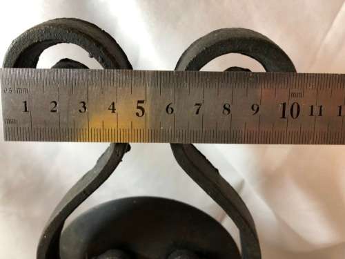 ANTIQUE LOOK CAST IRON WALL LIGHT