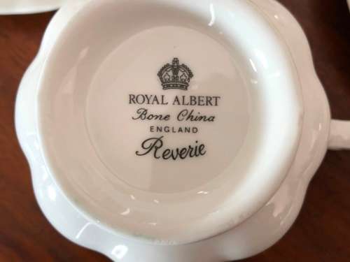 ROYAL ALBERT - REVERIE TEA SET - 1X TEAPOT - 1X SUGAR BOWL WITH SPOON - 11XTRIOS - PERFECT CONDITION