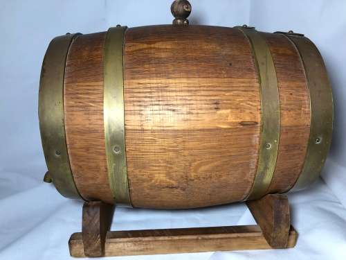 SMALL OAK BARREL WITH BRASS TAP