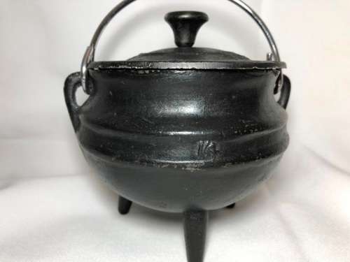 2 X CAST IRON POTJIES 1/4