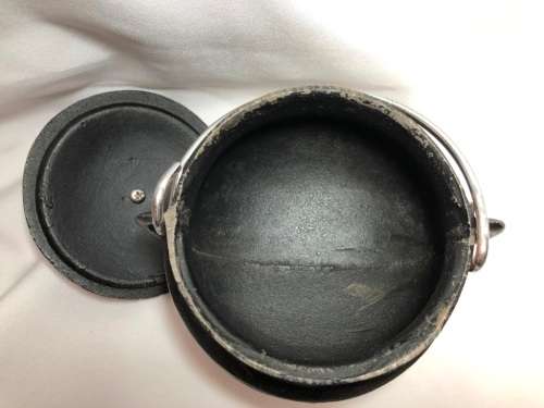 2 X CAST IRON POTJIES 1/4