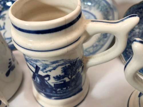 COLLECTION OF DELFT & BLUE AND WHITE PIECES