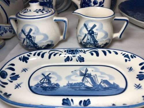 COLLECTION OF DELFT & BLUE AND WHITE PIECES