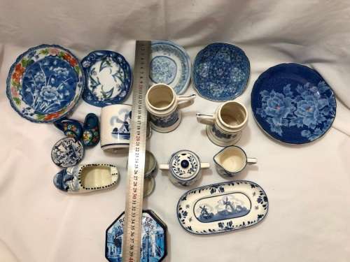 COLLECTION OF DELFT & BLUE AND WHITE PIECES