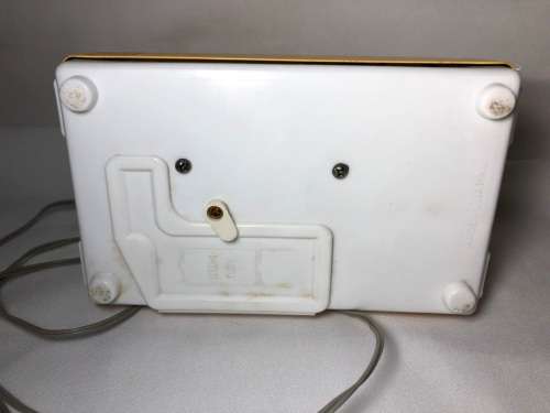 VINTAGE DIECAST TOY SEWING MACHINE - NOT TESTED