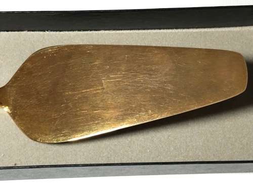 VINTAGE 24 CT GOLD PLATED CAKE LIFTER - EETRITE