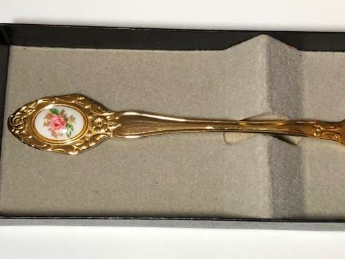 VINTAGE 24 CT GOLD PLATED CAKE LIFTER - EETRITE