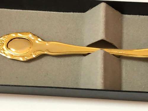 VINTAGE 24 CT GOLD PLATED CAKE LIFTER - EETRITE