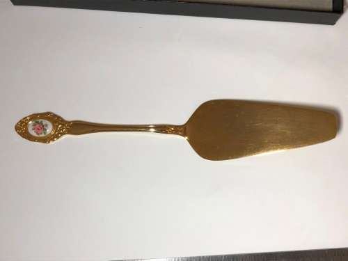VINTAGE 24 CT GOLD PLATED CAKE LIFTER - EETRITE