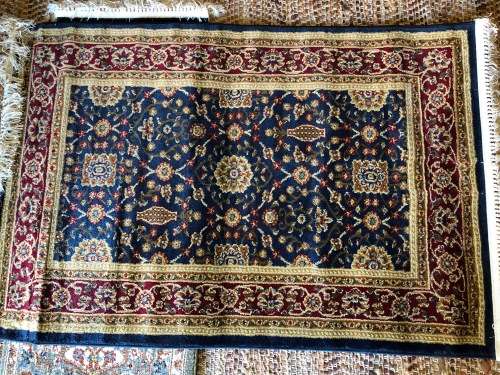 Luxurious Persian design carpet - made in Turkey - 150X100cm