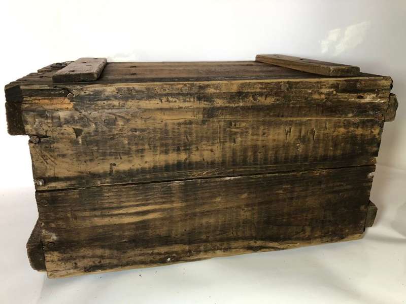 76.2X51 NATO - AMMUNITION BOX WITH LOADS OF CHARACTER