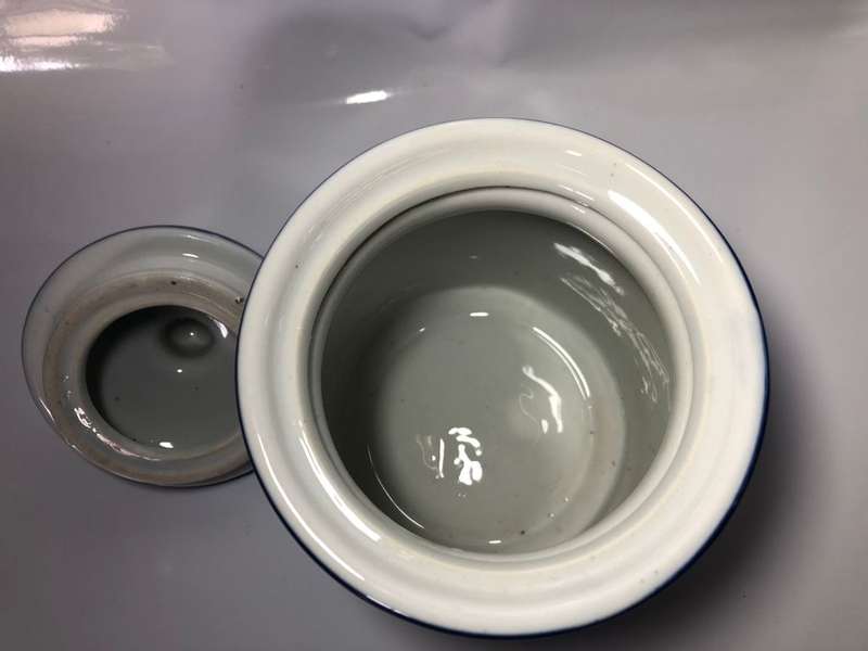 Stunning Blue and White Floral Design Ironstone Porcelain Vase with Lid