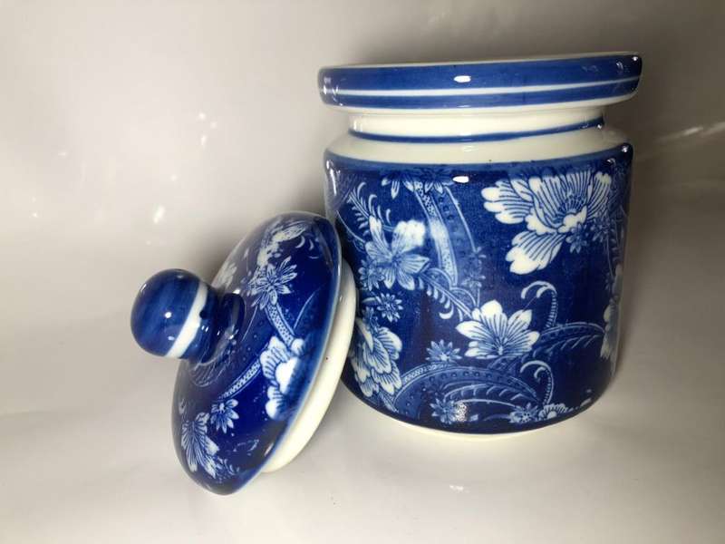 Stunning Blue and White Floral Design Ironstone Porcelain Vase with Lid