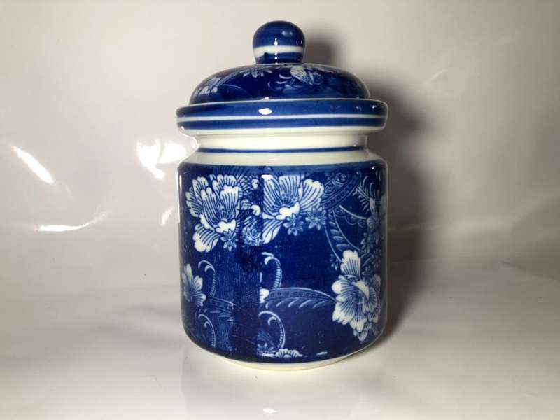 Stunning Blue and White Floral Design Ironstone Porcelain Vase with Lid